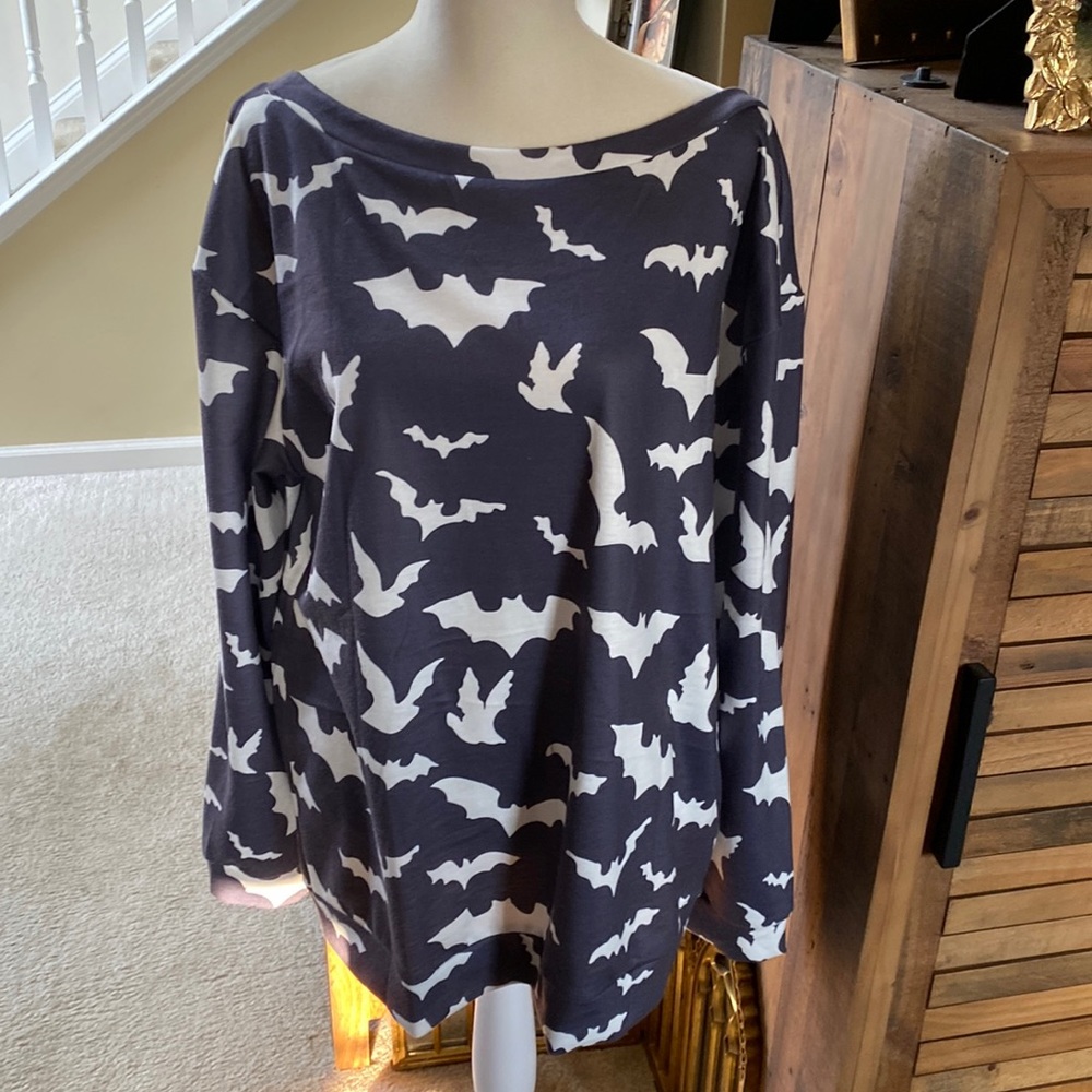 Novelty bat sweatshirt grey with white bats size large